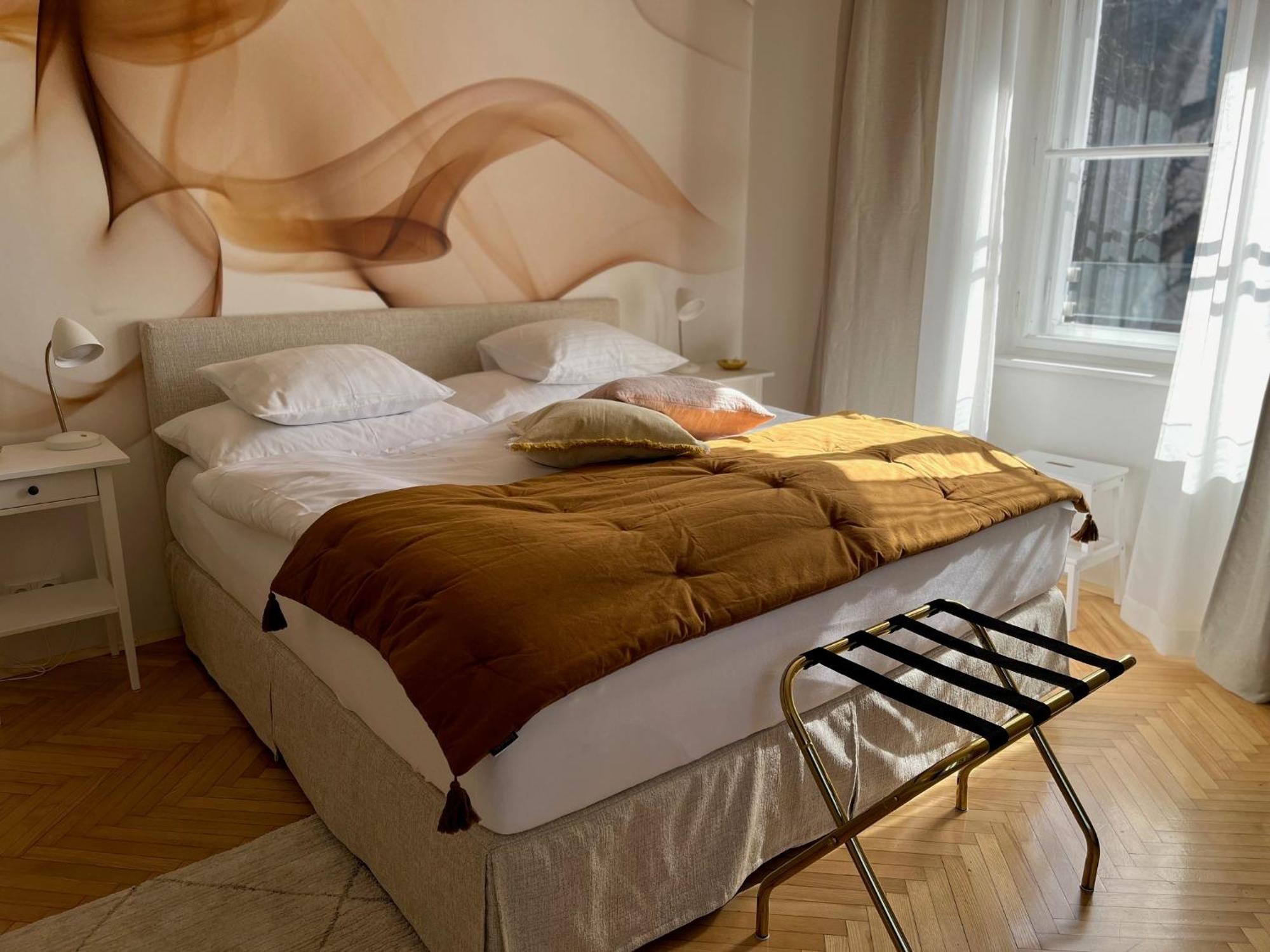 Golden Flat By Grazrentals With Parkview - Brandnew & Free Parking Kültér fotó