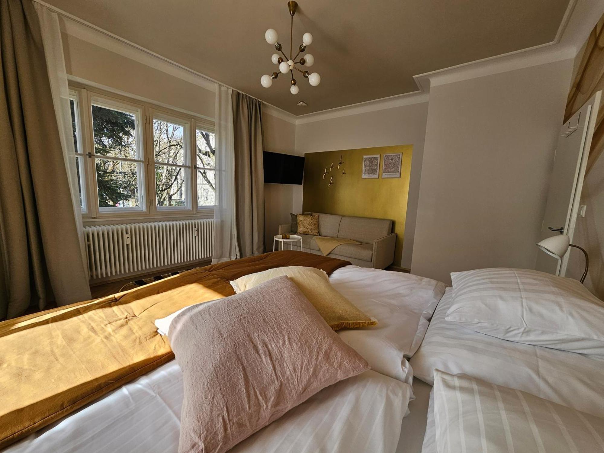 Golden Flat By Grazrentals With Parkview - Brandnew & Free Parking Kültér fotó